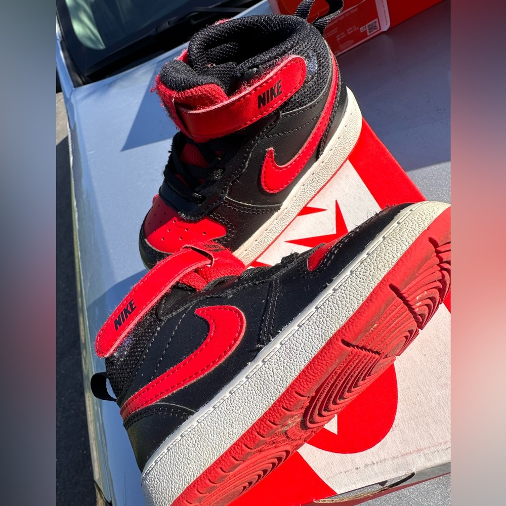 Red Black and White Size 7 Court Borough Mid 2